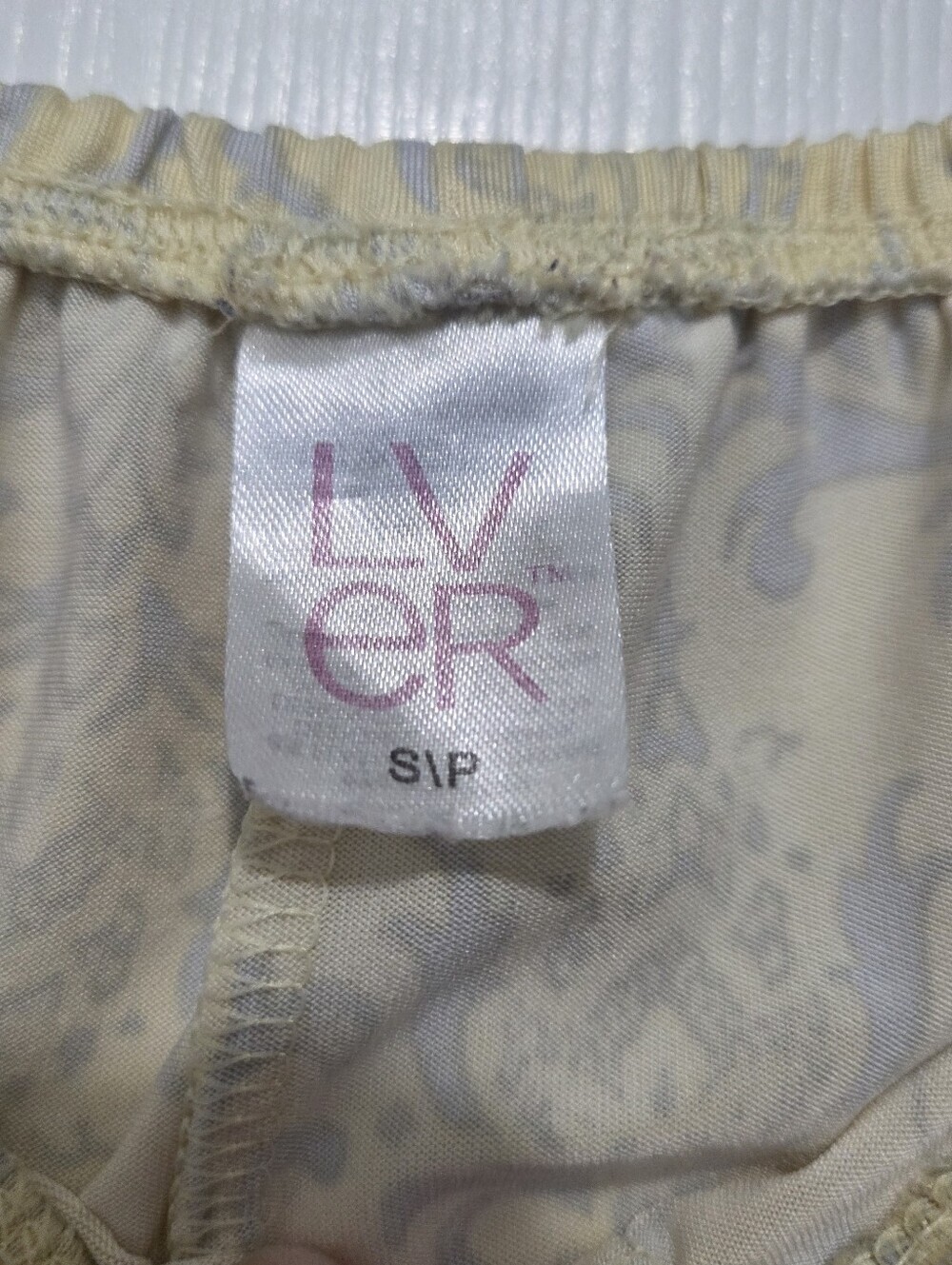 LVER Yellow Paisley Pajama Set V-neck Cami Tank & Shorts Loungewear Sz Small - Picture 11 of 14